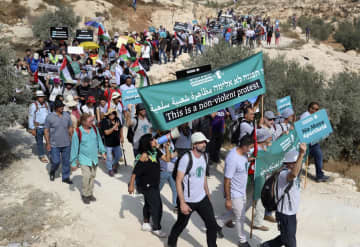 ヨルダン川西岸で占領反対デモ　ユダヤ人入植者の暴力抗議