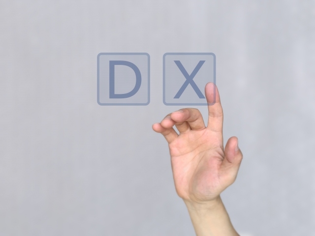 大企業社員の44%、DX推進に否定的　3割がDXに「関わりたくない」