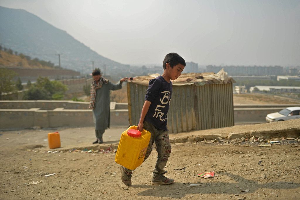 アフガン、子供の餓死相次ぐ　年内に１００万人が栄養失調：時事ドットコム