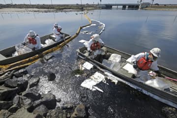 米カリフォルニア沖で原油流出　生物に被害、海岸閉鎖