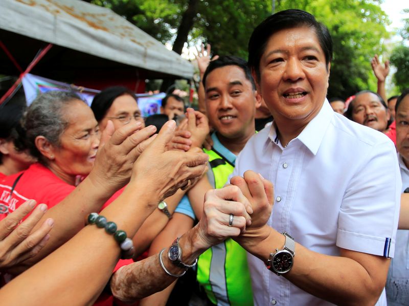 マルコス元大統領の息子が立候補へ、来年のフィリピン大統領選