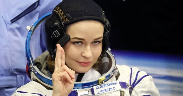 ロシアの映画監督と俳優、国際宇宙ステーションに到着　12日間の撮影へ