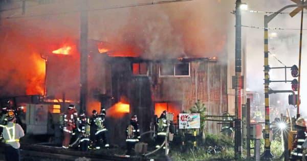 線路脇で火災、JRが一時運休 　仙台・小田原の店舗兼住宅から出火