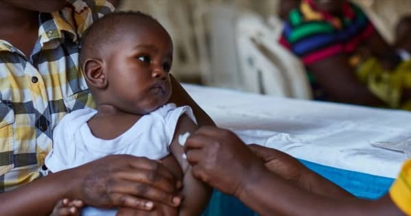 初のマラリアワクチン、WHOがアフリカの子供への使用推奨