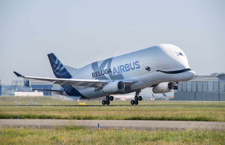 エアバス、ベルーガXLの4号機就航　A350の主翼運ぶ