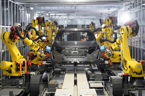 匠の技をロボットに日産「インテリジェント・ファクトリー」を栃木工場に導入