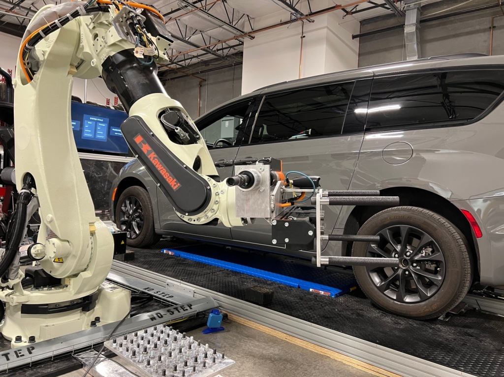 RoboTireのタイヤ交換ロボットに米大手タイヤ小売企業が出資