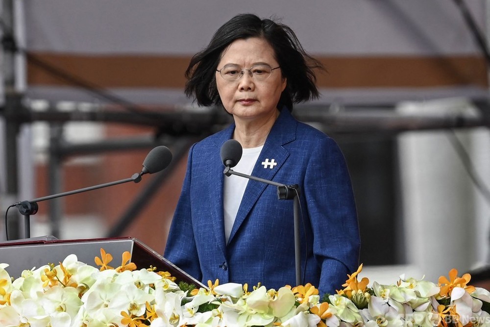 中国の圧力に屈しない 台湾の蔡総統 「民主主義の防衛線」強調