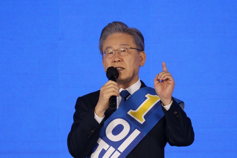 来年3月の韓国大統領選、与党候補に李在明知事