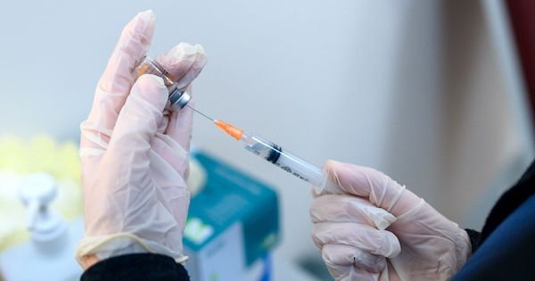 ワクチン追加接種、限定的に推奨　WHO、抗体不十分な人に