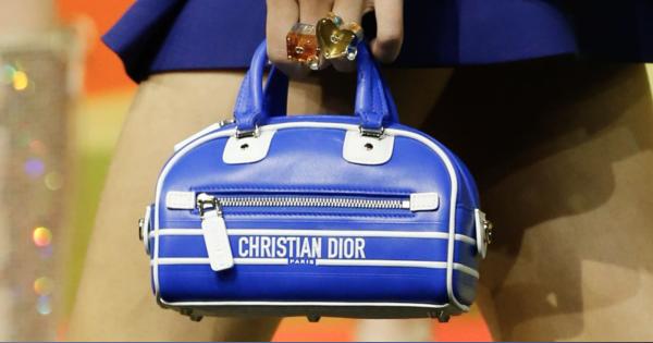 ディオールが新作のマイクロバッグを発売、「CHRISTIAN DIOR」のロゴをデザイン