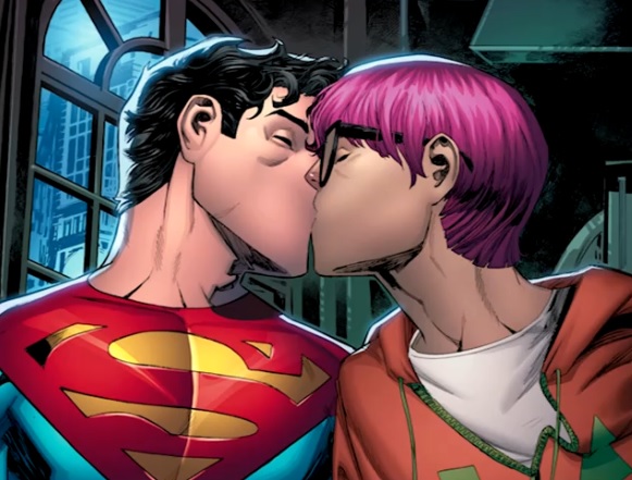 スーパーマンが両性愛者に、最新号コミックで男性とキス