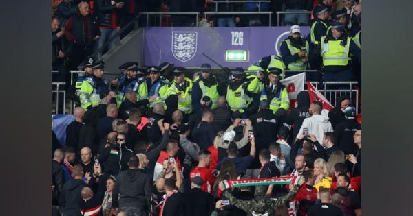 サッカー＝ハンガリーファンが英警察と衝突、イングランド戦