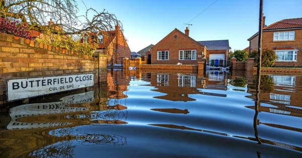 気候変動は「順応するか死ぬかの問題」　英環境庁が警告