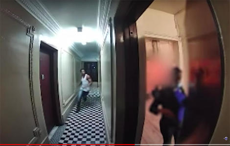 防犯カメラが捉えた「あわや」の瞬間　深夜帰宅の女性を狙う、猛スピードの男