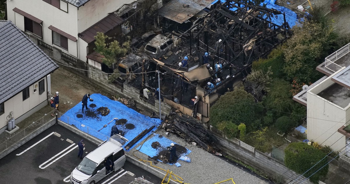 甲府の住宅放火　焼け跡からオイル缶　遺体の2人、死因は失血死