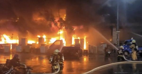 台湾・高雄の商業ビルで火災　46人死亡との報道も
