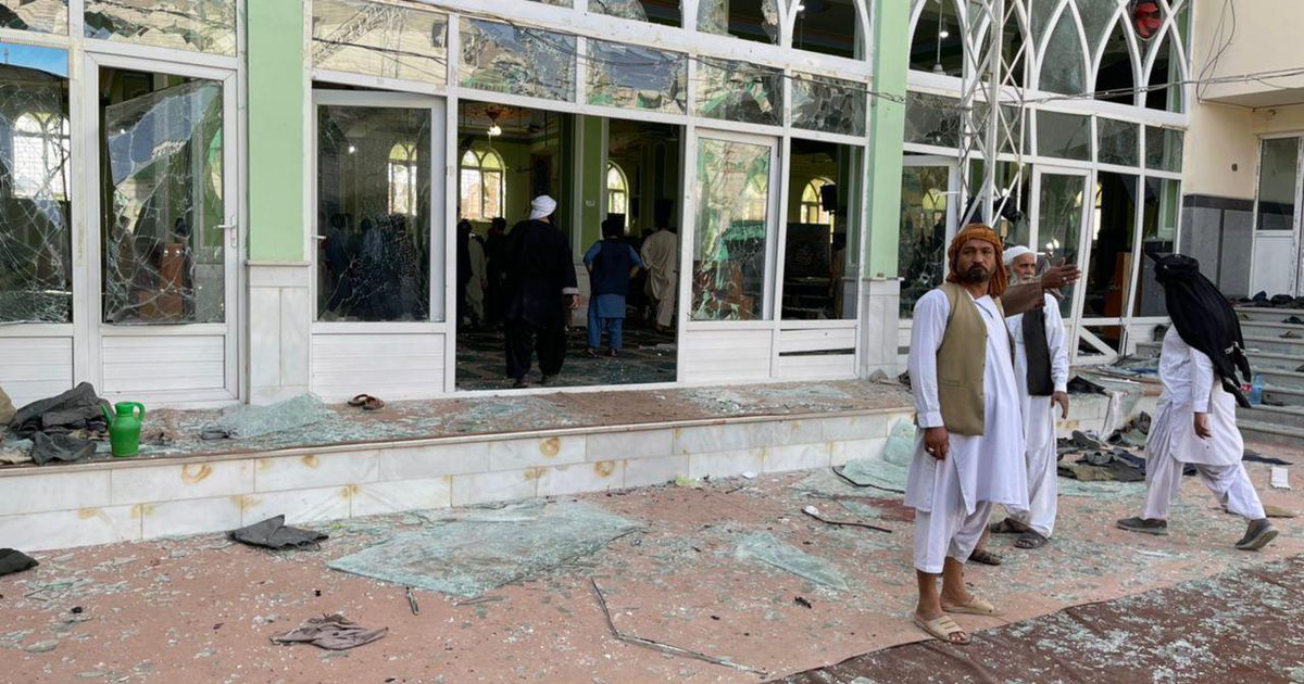 アフガンのモスクで爆発　３０人超が死亡