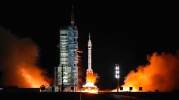 中国、有人宇宙船を発射　独自ステーション連結