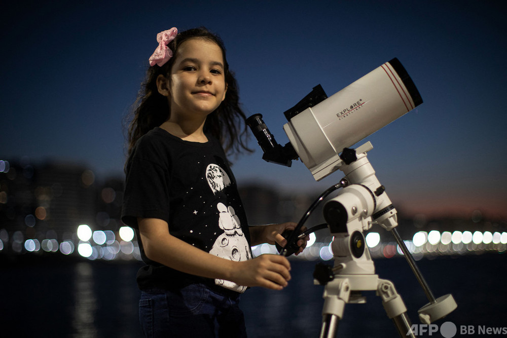 8歳のブラジル人少女、世界最年少「小惑星ハンター」として活躍