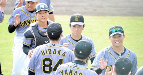 阪神　高卒新人の高寺が実戦復帰即タイムリー　先制2点三塁打