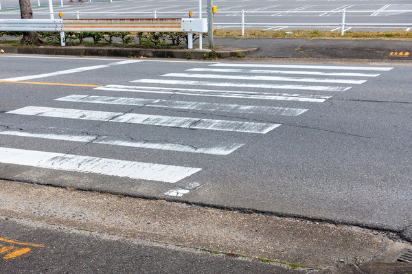 信号機のない横断歩道、止まらない都道府県ワーストは「岡山」JAF調べ