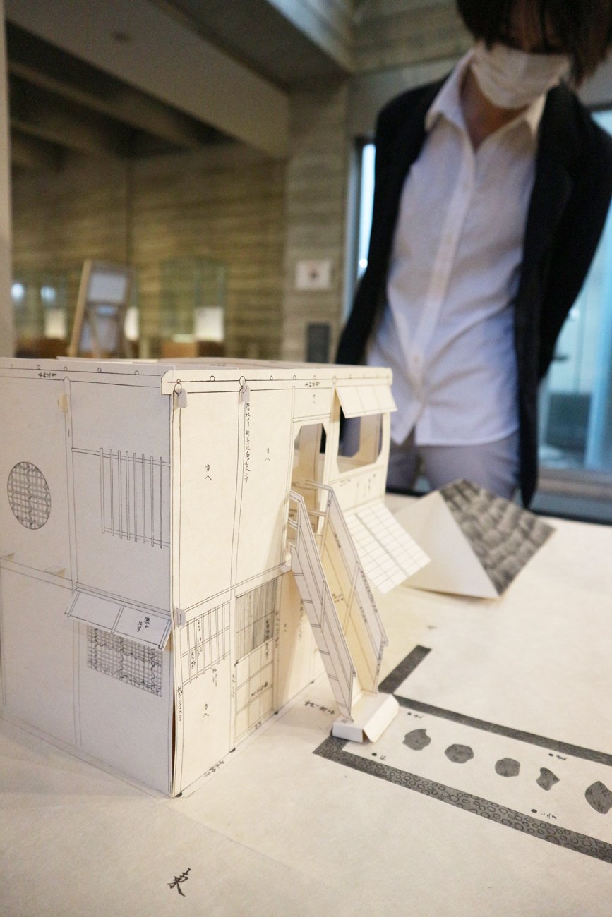 「折り紙建築」や創作扇子まで紙の魅力を紹介　立体際立つ江戸時代の建物図面など