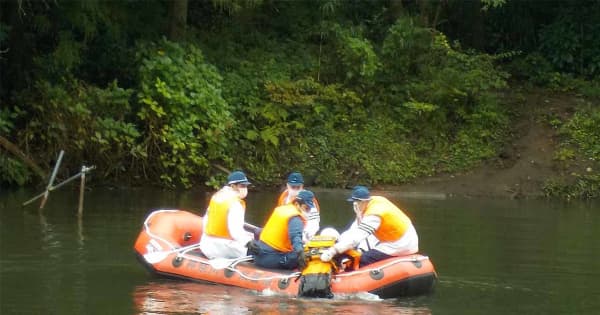山岳救助隊、湖のハイカー事故も想定　秦野・震生湖でボート使い訓練　神奈川