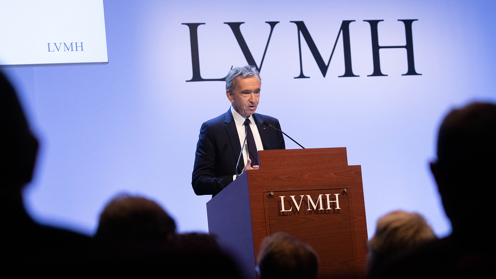 ベルナール・アルノーの「ブランド帝国」LVMHを継ぐのは誰だ | 時価