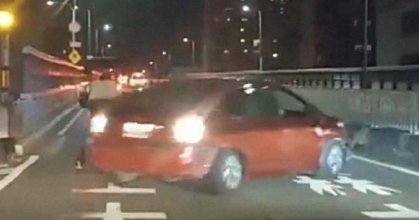 レッカー中の車両襲撃　車上荒らしの証拠品を強盗か　大阪府警捜査