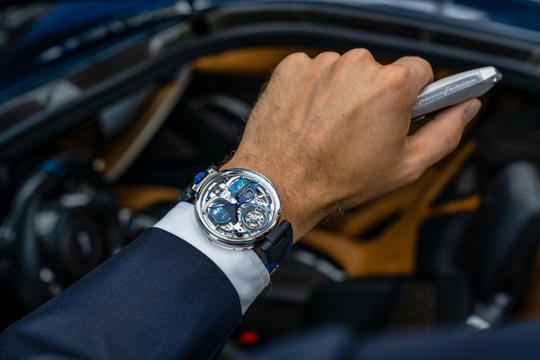 EV『バッティスタ』モチーフの高級腕時計、ピニンファリーナが共同開発