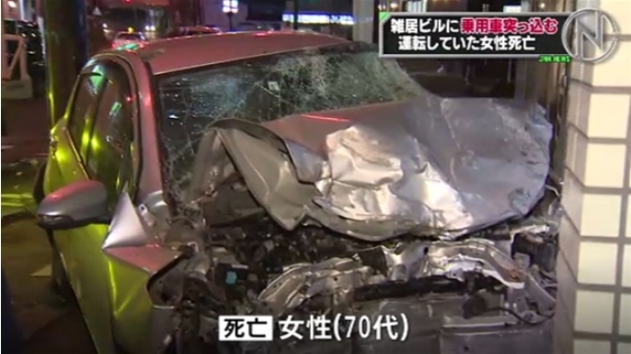 北海道・室蘭市 雑居ビルに乗用車突っ込み 女性死亡