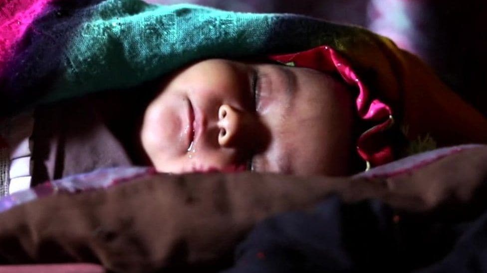 飢えるアフガニスタンの家族、赤ちゃんを約6万円で売る　食費のため