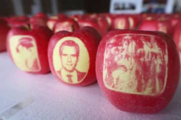 絵入りリンゴ、仏へ発送　大統領の顔、青森・弘前