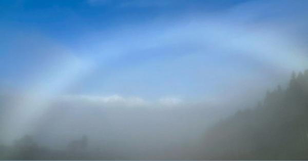 神秘的すぎる「白虹」が出現。長野県白馬村で