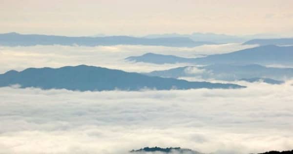 鏡野・富栄山 朝日が雲海照らす