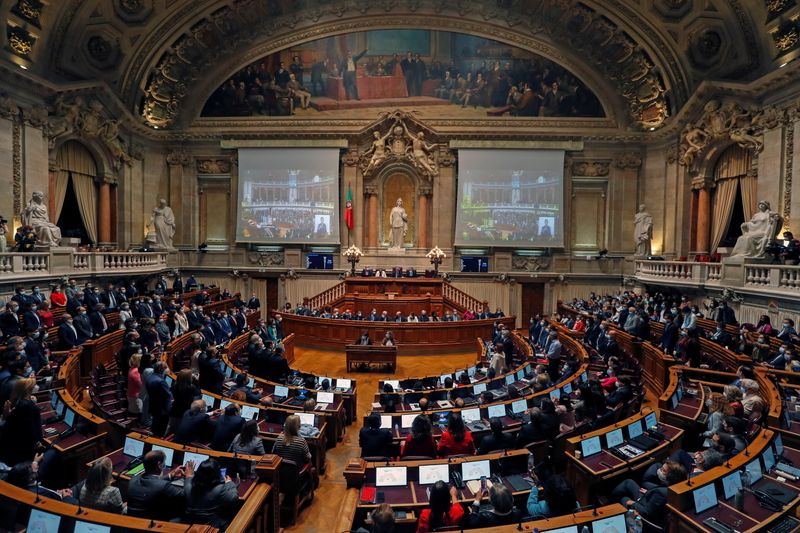 ポルトガル議会、予算案を否決　解散総選挙の可能性も