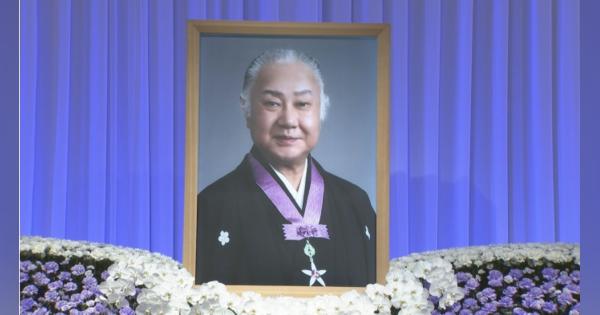 扇千景さん涙・・・坂田藤十郎さんを偲ぶ会