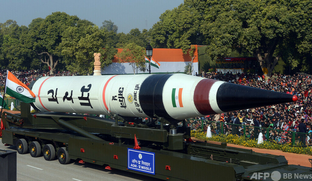 インド、長距離弾道ミサイルを試射 中国けん制か