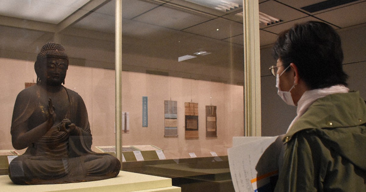 西教寺の至宝を公開　重文の秘仏や巻物など並ぶ　大津市歴史博物館