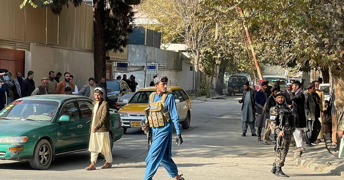 アフガンの病院で襲撃、１５人死亡