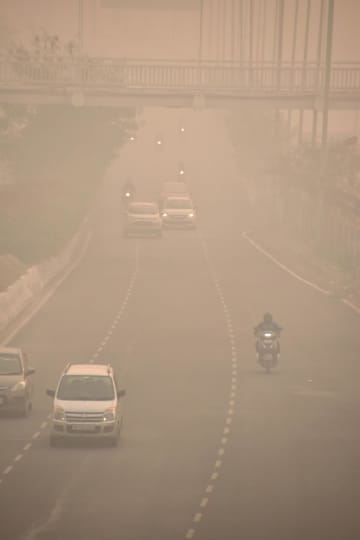 インドの首都、大気汚染「深刻」　花火禁止、祭りで守られず