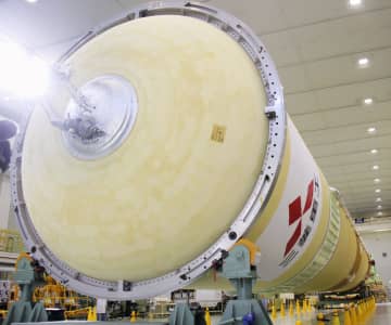 三菱重、英衛星用ロケットを公開　H2A、12月に打ち上げ