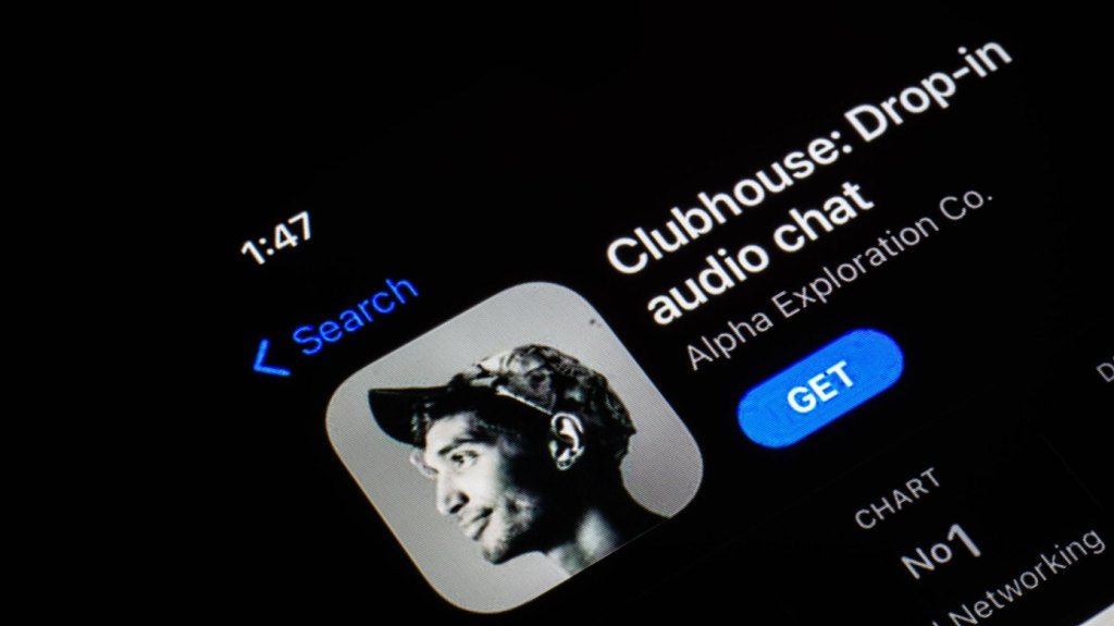 Clubhouseがライブルームを録音して共有できる新機能「Replay」を導入
