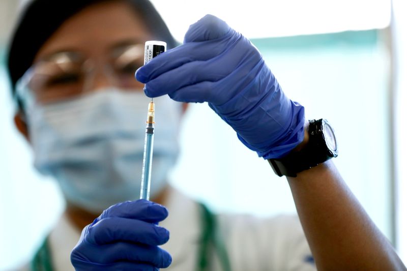 ファイザーとビオンテックが厚労省に承認申請、5―11歳のコロナワクチン