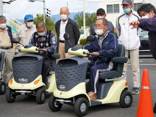 電動車いすを新しい「足」に　免許返納見据え講習会　石井