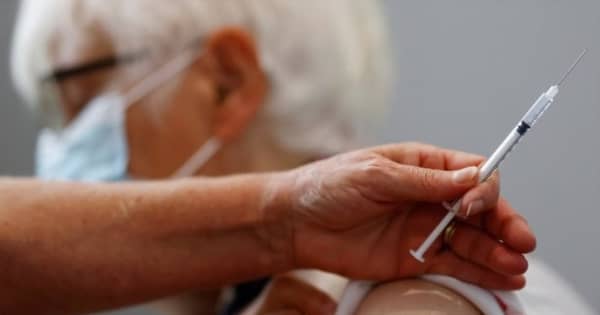 フランス、65歳以上に追加接種を実質義務付け　12月から