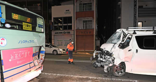 仙台市バスとライトバン衝突、20人以上けが