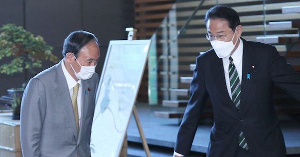 菅氏と会談、異例の気遣い　政権安定へ関係修復狙う―岸田首相