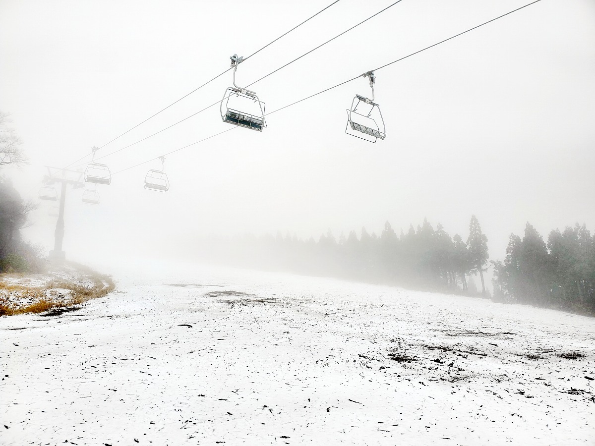 スキージャム勝山で今シーズン初積雪　福井県内冷え冷え、5観測地点で12月上旬並み